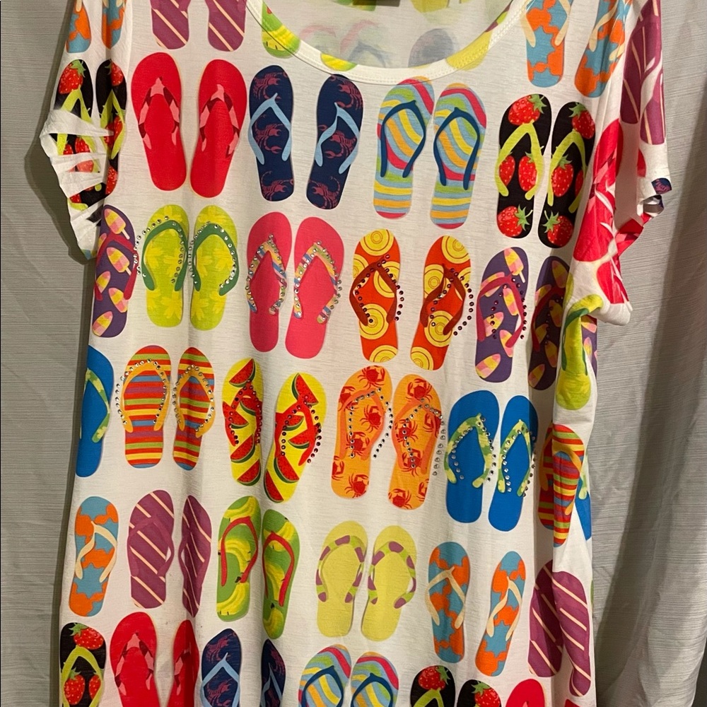Summer themed top. Rayon/poly mix. 2X.